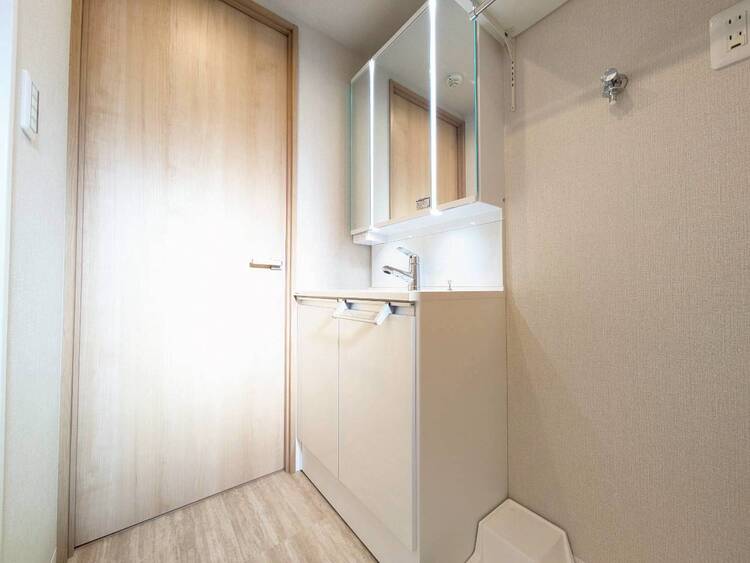 洗面 何かと物が増える場所だからこそ、スッキリと見映えの良い空間に。