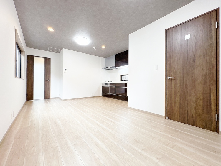 居間 快適に過ごす毎日を求めて、暮らしの中でご自身の「マイホーム」に創り上げてください。