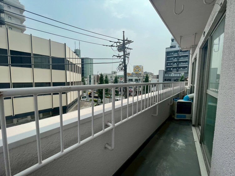 バルコニー 暮らしの中で、光と風を演出してくれるバルコニー。