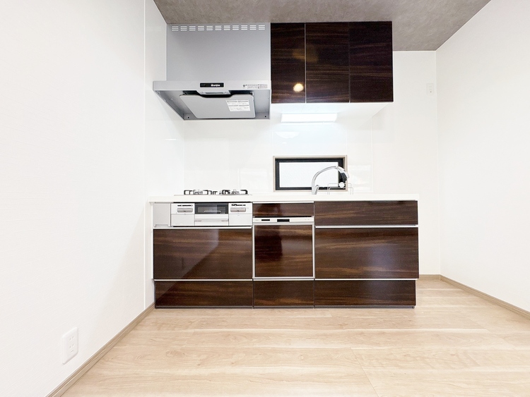 キッチン スマートな意匠と充実の機能を備えたキッチンが、暮らしにおいしい彩りを添えます。