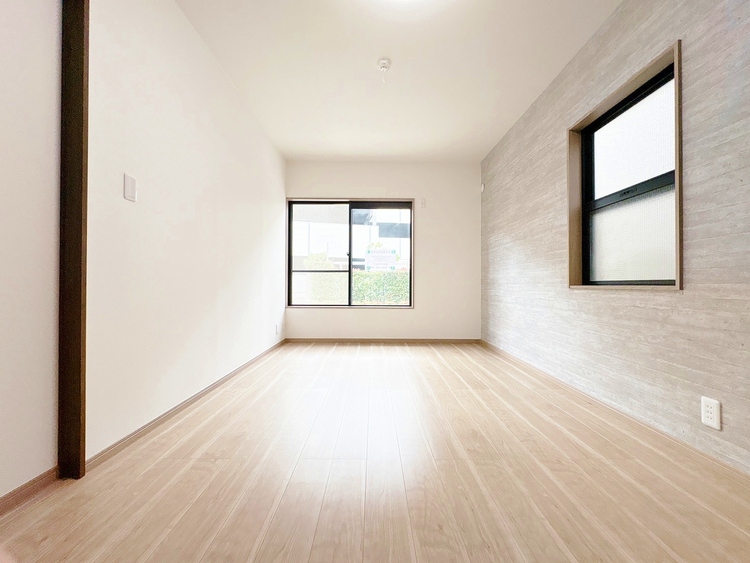 寝室 ベッドも十分に設置するスペースがあります。