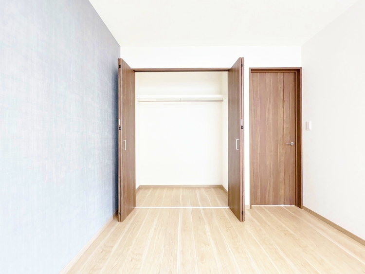 寝室 書斎や寝室へと変わっていくこの１室にどうアレンジするか、それを想像するだけで夢が膨らみますね。