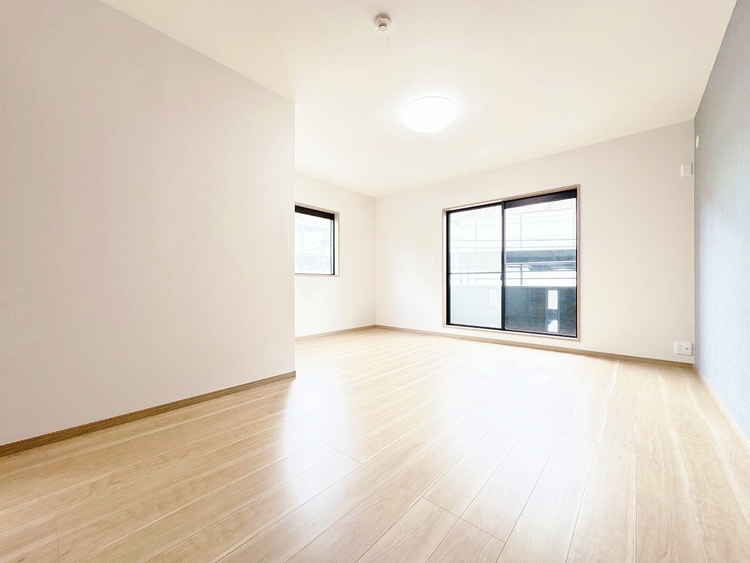 子供部屋 暖かいひだまりを全身で感じ取れる室内。光あふれる空間で子育てをする喜び。