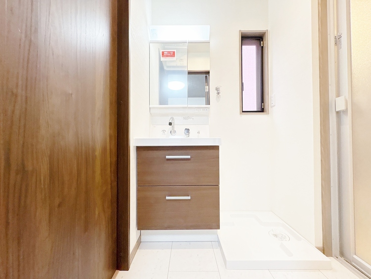 洗面 何かと物が増える場所だからこそ、スッキリと見映えの良い空間に。