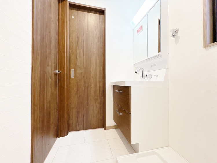 洗面 清潔感と心地よさを重視した、上質感漂うパウダールーム。