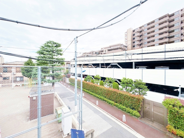 バルコニー 窓を開けると広がる青空。心をリフレッシュして日々を過ごしていきましょう。