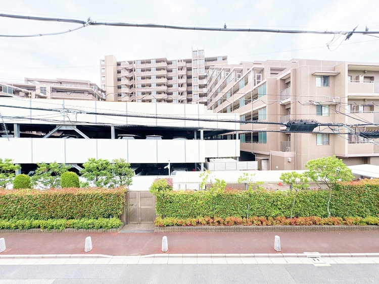 バルコニー 頬をなでる、優しい風を感じることが出来ます。