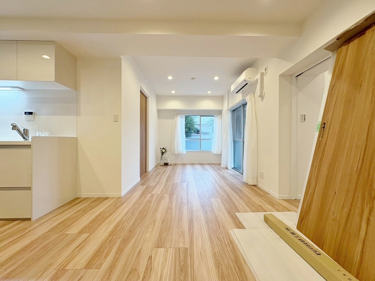 居間 快適に過ごす毎日を求めて、暮らしの中でご自身の「マイホーム」に創り上げてください。