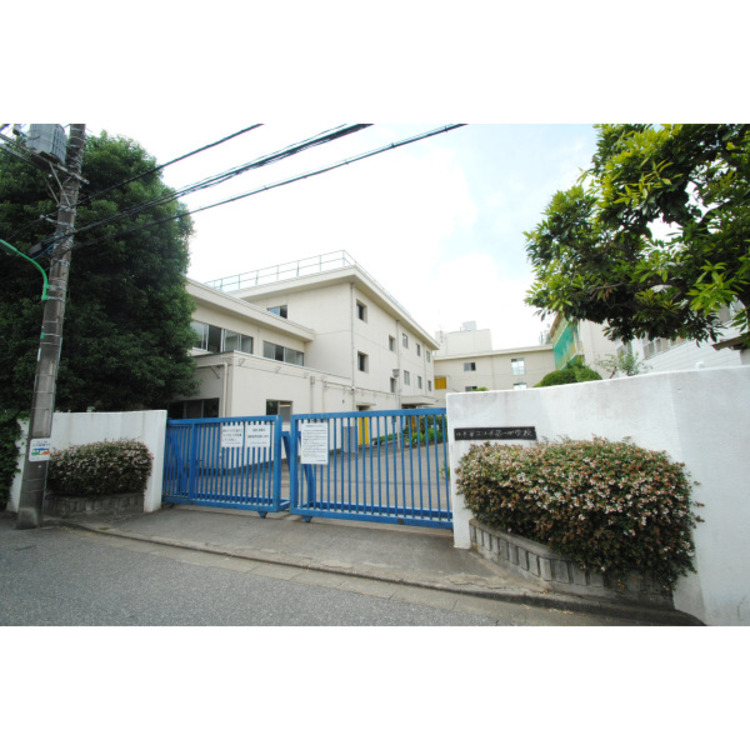 周辺 第一中学校(約960m)