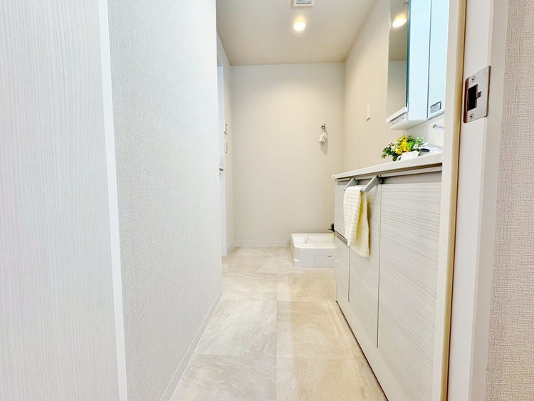 その他 十分な広さの脱衣所。