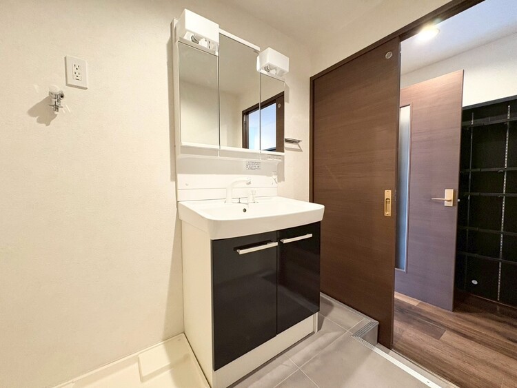 その他 清潔感を感じられる洗面化粧台。