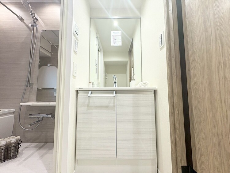 その他 清潔感を感じられる洗面化粧台。