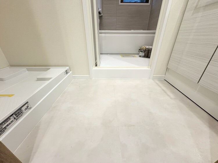 その他 十分な広さの脱衣所。