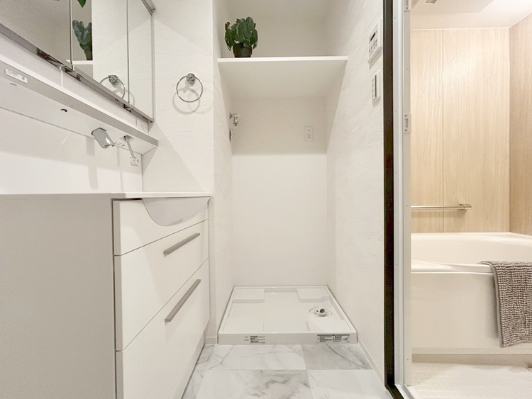 その他 十分な広さの脱衣所。