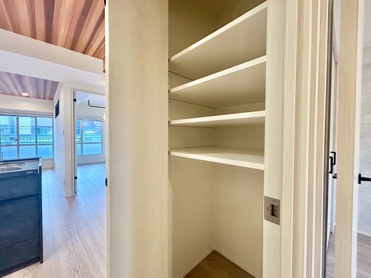 その他 家電やスーツケース、ストック品など何でも片付く嬉しい空間です。