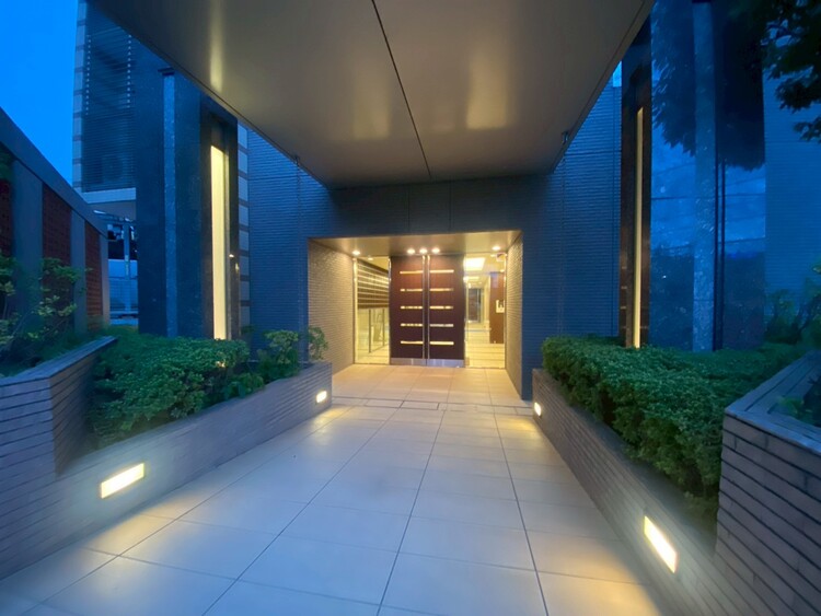 その他 上質感漂う玄関アプローチです。