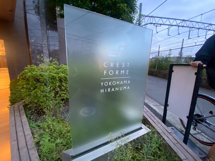 その他 スタイリッシュなエンブレム。お洒落なマンションは入り口から。