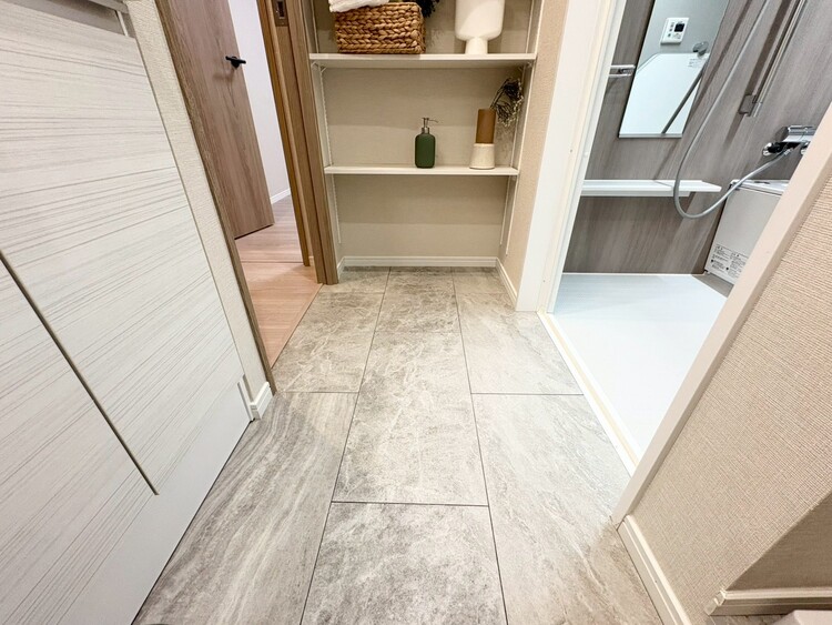 その他 十分な広さの脱衣所。