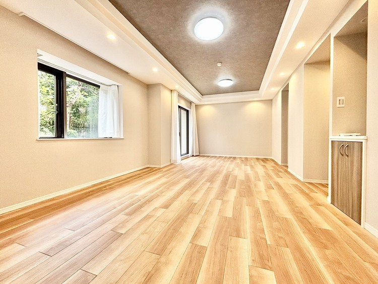 内装 ◆隠された美しさ◆流麗な音楽が流れているような繊細でいながら整然かつ堅牢なこの空間。この空間は確かに美しい。しかし、そこには美しさ以上のものが隠されている。