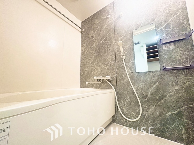 風呂 【BATHROOM】◆プライベートな空間◆simpleだからrelaxできるんです。こころもからだもキレイさっぱり。