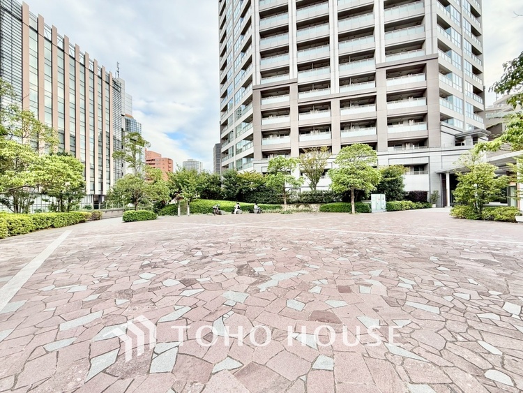 外観 ◆色彩◆この空間に放たれた光は華美なまでに演出されたデザイン。流れる時をより芳醇なコーヒーの様な色彩奏でるアダージョ。そして情景豊かな作品のような暮らしがイメージできる。