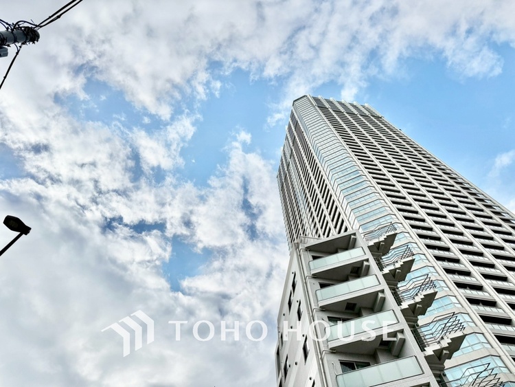 外観 ◆ここに在る◆事も無げに美しく、伝えるには筆舌に尽くし難い。豪華絢爛や華美と言う事ではなく、住まう者にとって暮らし易く心地がいいと言う美しさがこの住まいには込められている。