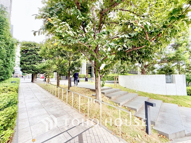 外観 ◆リビング◆そこには目を輝かせ笑顔で見つめてくれる君がいて、「おかえり」の言葉がこだまする。何気ない日々の挨拶は僕にとっては幸せで、同時に君の瞳にも恋している。