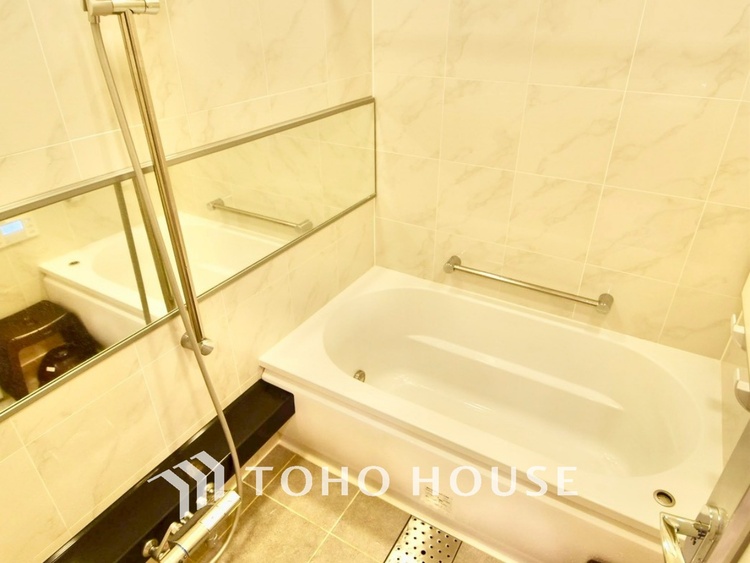 風呂 ◆浴室◆の温もりを感じ、ふわりと寄り添う太陽の妖精たちが自然と僕達を微睡ませる。うとうとしたい訳ではないがそんな時間が嫌いじゃない自分がここにいる。