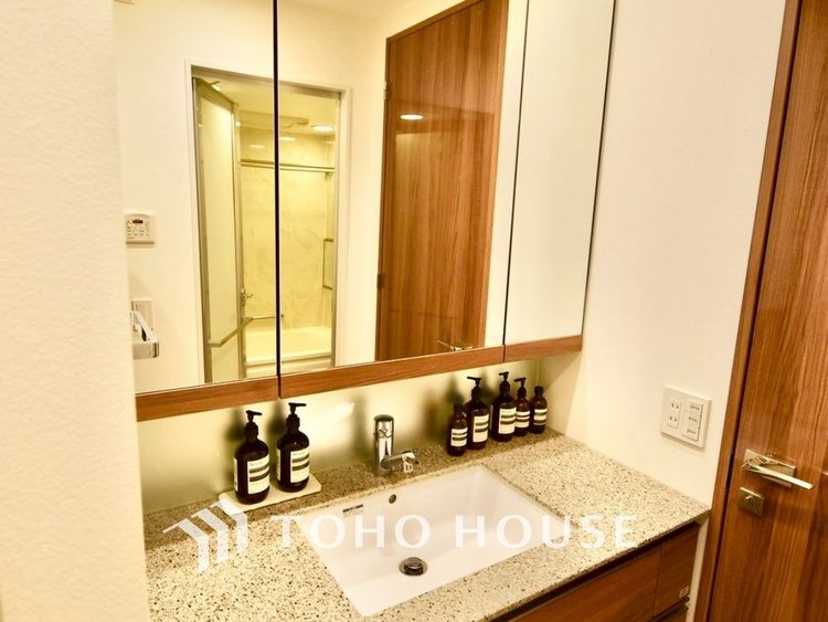 洗面 ◆洗面◆清潔感のある水回り。白で統一されたスタイリッシュな空間。毎日使う場所だから究極にシンプルにこだわりました。