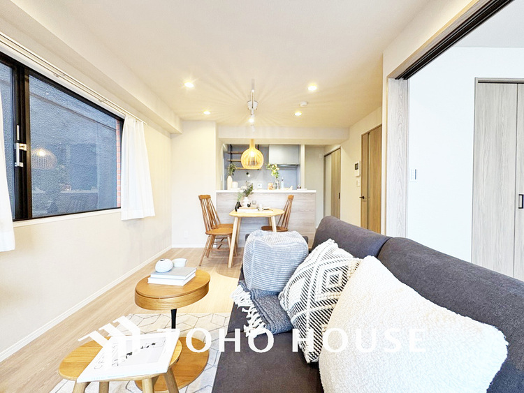 内装 広がりのある住空間、家族が集まるリビング・ダイニング