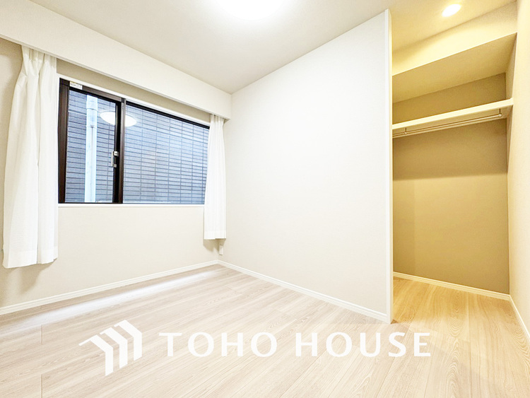 内装 採光もある洋室は、くつろぎのひと時を過ごすのにぴったり