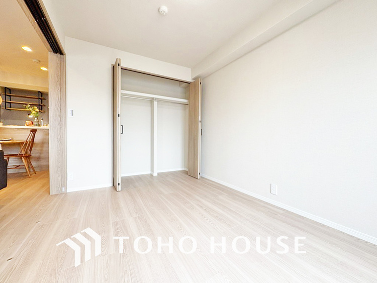 内装 シンプルですっきりとした室内は飽きのこない居心地の良い雰囲気です