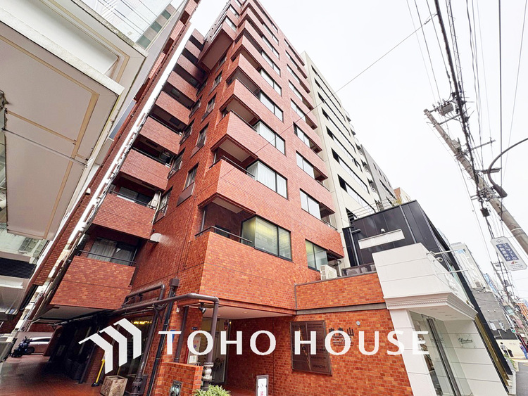 外観 〜「表参道」駅徒歩7分の好立地〜8階角部屋につき陽当たり・眺望良好〜リノベーション済み2LDK〜