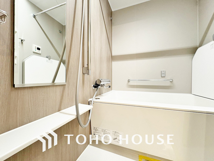 風呂 一日の疲れを癒すバスルームは、心地よいリラックスを叶える清潔感溢れる空間