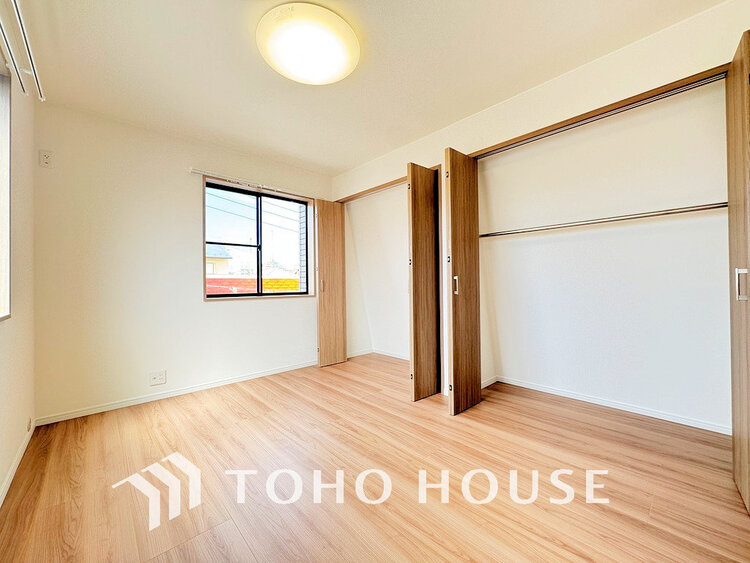 内装 採光もある洋室は、くつろぎのひと時を過ごすのにぴったり