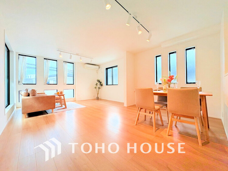 内装 家族みんなが爽やかに過ごせるように、光をたっぷり取り込んだLDK