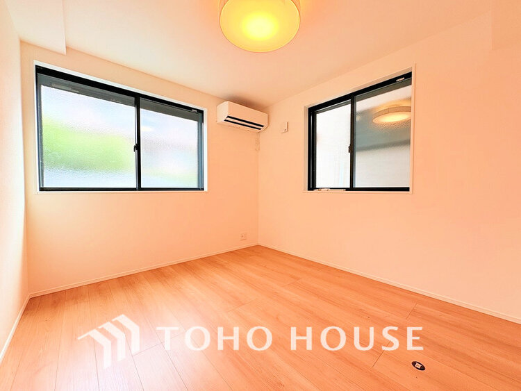 内装 採光もある洋室は、くつろぎのひと時を過ごすのにぴったり