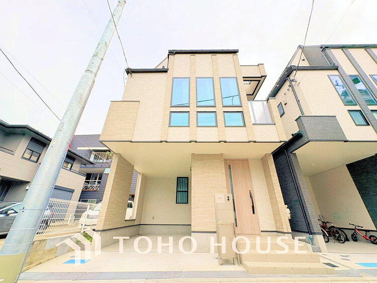外観 〜「池ノ上」駅徒歩4分の好立地〜令和5年築、安心の新耐震基準物件〜カースペースあり〜