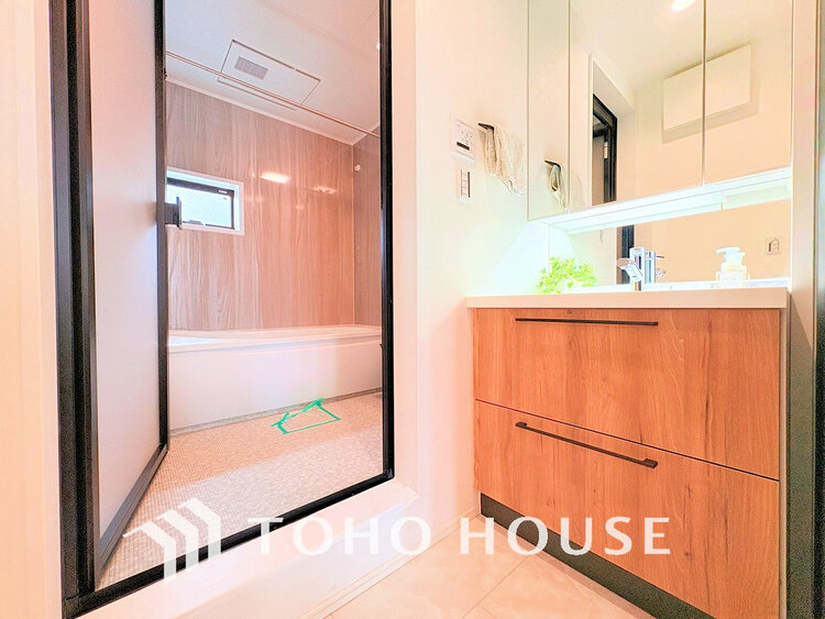 洗面 清潔感のある洗面室で朝の身支度を