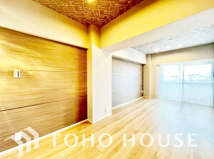 内装 ◆瀟洒な空間◆落ち着きのある彩が見事に調和させた瀟洒な空間を演出。ここに集まる家族の会話と笑顔が絶え間なく続く幸せな空間。