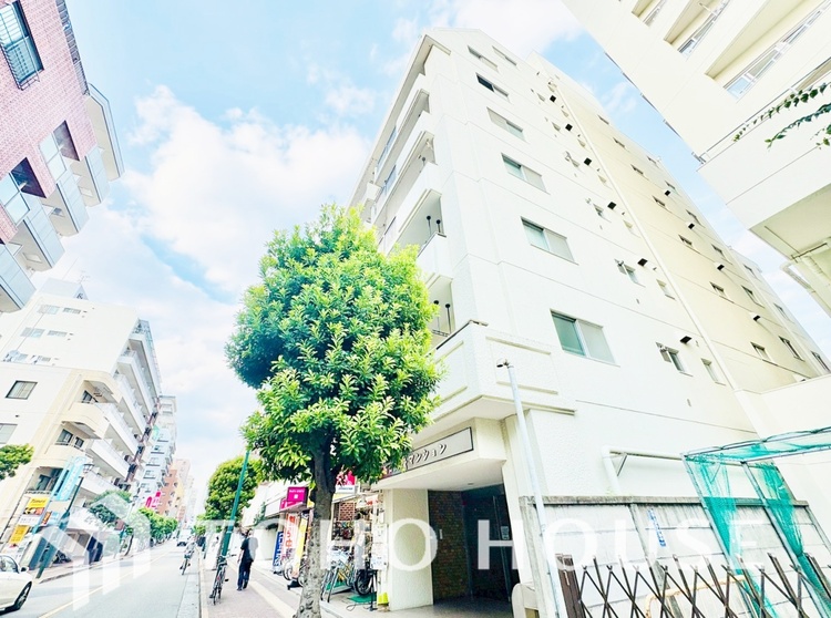 外観 漂う上質な空気感、マンションに入れば「おかえりなさい」と笑顔で迎えてくれるエントランス。最良の心配りを感じるマンションでした。