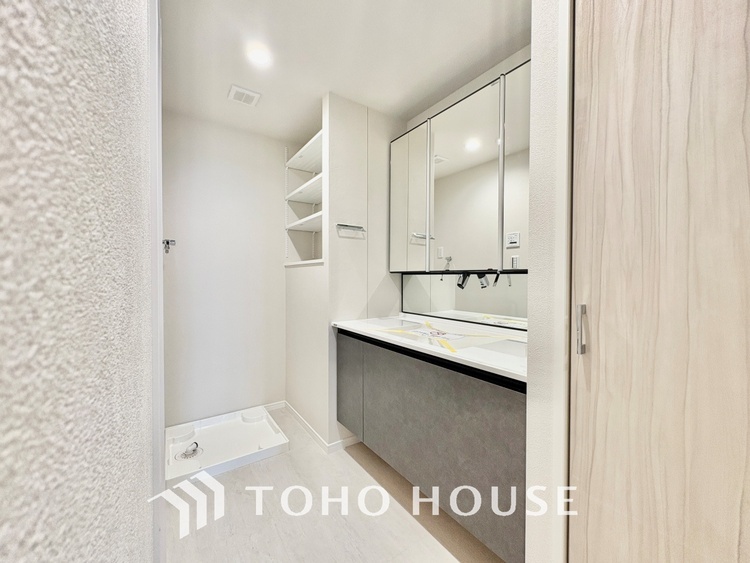 洗面 清潔感あふれる洗面化粧台で、毎日の身支度を快適にサポートします。