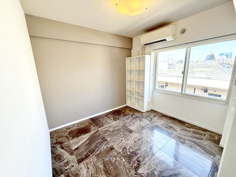 内装 ◆癒しの空間◆室内構成に拘り採光とセンスを散りばめた空間。それは『柔らかさ』に似た素敵な居場所。そこに暮らす人のことを考えつくり出したものは『癒し』という心地よい居場所なんだと思う