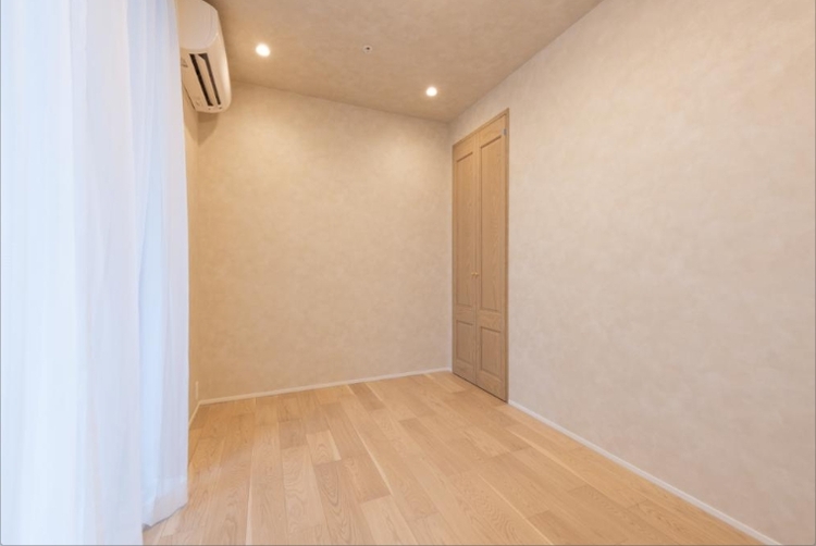 内装 ◆窓を開けると◆冷涼な風、そよぐリビング。だんらんの場所はここから始まり、ここで終わる。家族の笑顔が集う素敵な場所だから、こだわり抜いた思いが詰まっているのだと思う。