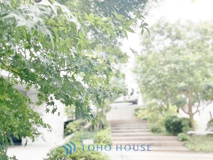 外観 ◆色彩◆この空間に放たれた光は華美なまでに演出されたデザイン。流れる時をより芳醇なコーヒーの様な色彩奏でるアダージョ。そして情景豊かな作品のような暮らしがイメージできる。