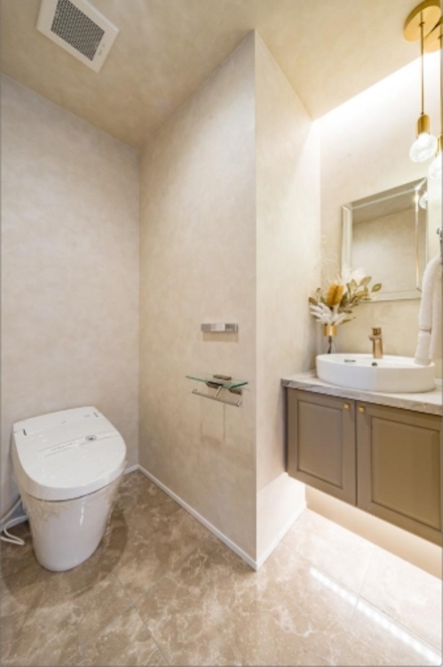 トイレ ◆住むほどに実感する快適性＆機能性◆各空間を彩る設備は、デザイン性に優れたHigh Quality仕様が装備。広く使い勝手のよい空間と設備で、理想の暮らしを演出します。