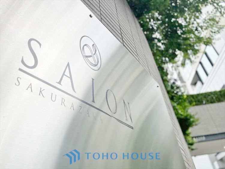 その他 ◆今宵の食卓◆ダウンライトに反射するグラスを眺めながらワインを注ぐ。トクトクと心地いい音をさせながら、フランスの古城を思わせる薫りがたちこめ、とても幸せな時を過ごせる。