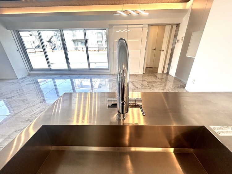 キッチン ◆夏の海の空◆あの頃の夏空のブルースカイ。太陽と潮のかおりが僕の鼻をかすめのんびりとしたリゾート地の情景が思い浮かぶ。心地よい夏の思い出のかおりを。