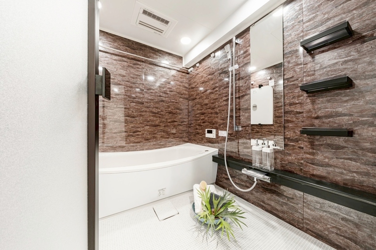 風呂 ◆陽溜まり◆の温もりを感じ、ふわりと寄り添う太陽の妖精たちが自然と僕達を微睡ませる。うとうとしたい訳ではないがそんな時間が嫌いじゃない自分がここにいる。