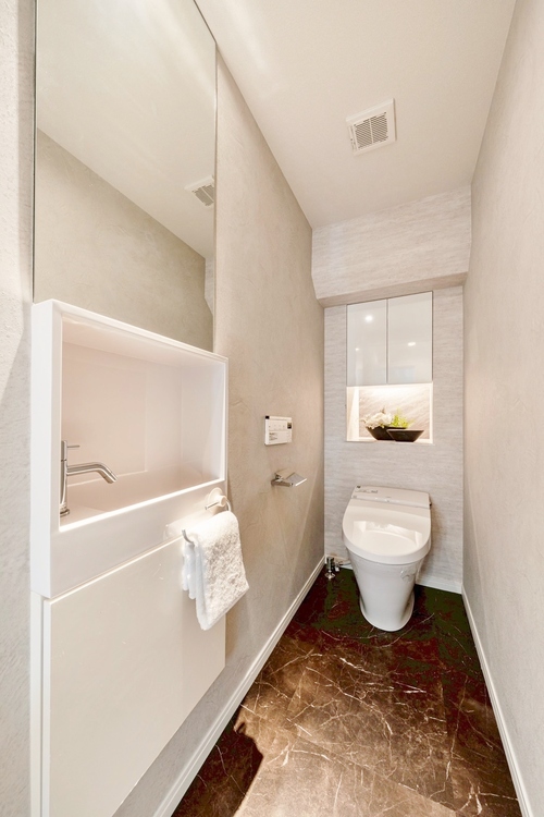 トイレ ◆住むほどに実感する快適性＆機能性◆各空間を彩る設備は、デザイン性に優れたHigh Quality仕様が装備。広く使い勝手のよい空間と設備で、理想の暮らしを演出します。